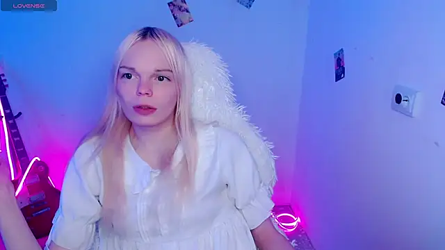 Emily Nyaffee online show from November 22, 2025, 10:30 pm