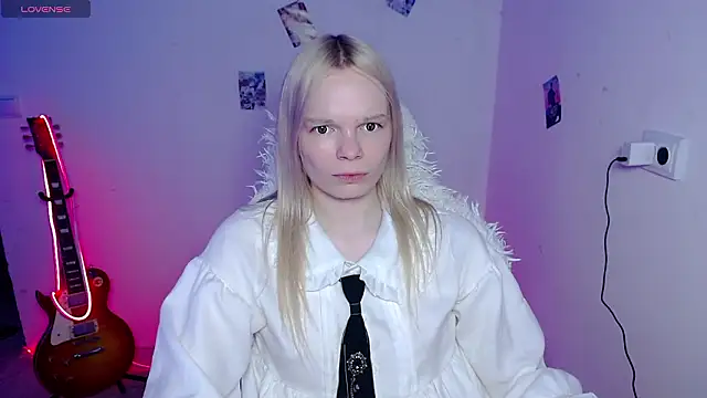 Snapshot of Emily_Nyaffee chatting on March 9, 2026, 8:51 am Emily Nyaffee online show from March 9, 2026, 8:51 am