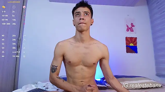 Esteban Knight online show from November 12, 2025, 10:24 pm