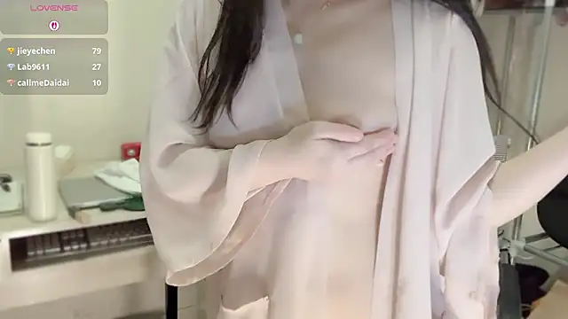 A-xena online show from November 16, 2025, 2:55 pm