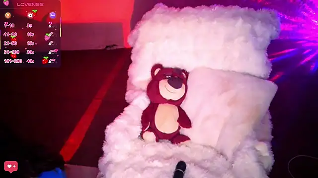 Snapshot of PetiteAngel666 chatting on November 22, 2025, 10:52 pm PetiteAngel666 online show from November 22, 2025, 10:52 pm