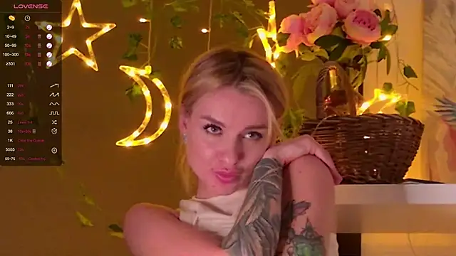 Snapshot of MissLovex chatting on March 11, 2025, 5:02 pm MissLovex online show from March 11, 2025, 5:02 pm