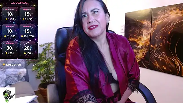 Snapshot of amalia_brunette chatting on March 9, 2025, 11:03 pm amalia brunette online show from March 9, 2025, 11:03 pm