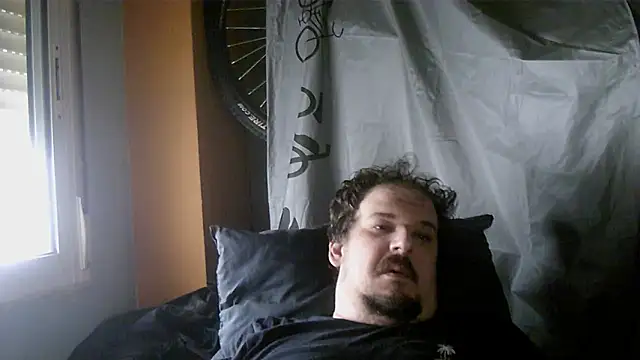 porkorossy online show from October 6, 2025, 7:09 am