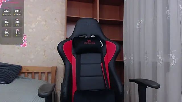 JuicyJess online show from April 15, 2026, 7:51 pm