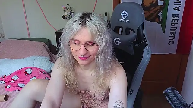 Lori Myaf online show from May 18, 2026, 2:11 pm