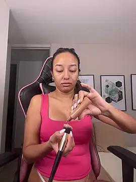 Snapshot of DianaHopson chatting on November 1, 2025, 11:26 am DianaHopson online show from November 1, 2025, 11:26 am