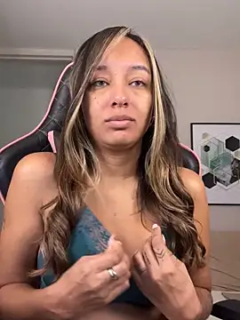 Snapshot of DianaHopson chatting on September 29, 2025, 11:27 am DianaHopson online show from September 29, 2025, 11:27 am