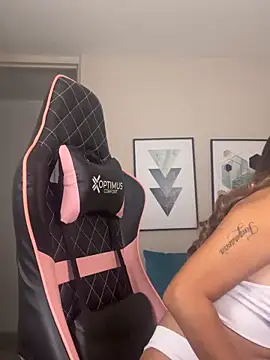 Snapshot of DianaHopson chatting on September 26, 2025, 12:17 am DianaHopson online show from September 26, 2025, 12:17 am