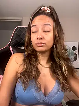 Snapshot of DianaHopson chatting on September 21, 2025, 11:26 am DianaHopson online show from September 21, 2025, 11:26 am