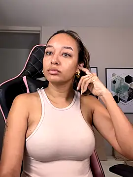 Snapshot of DianaHopson chatting on September 23, 2025, 11:28 am DianaHopson online show from September 23, 2025, 11:28 am