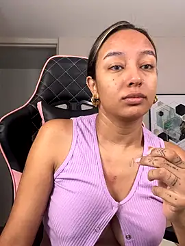 Snapshot of DianaHopson chatting on October 1, 2025, 10:41 am DianaHopson online show from October 1, 2025, 10:41 am