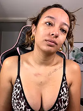 Snapshot of DianaHopson chatting on October 23, 2025, 10:25 am DianaHopson online show from October 23, 2025, 10:25 am