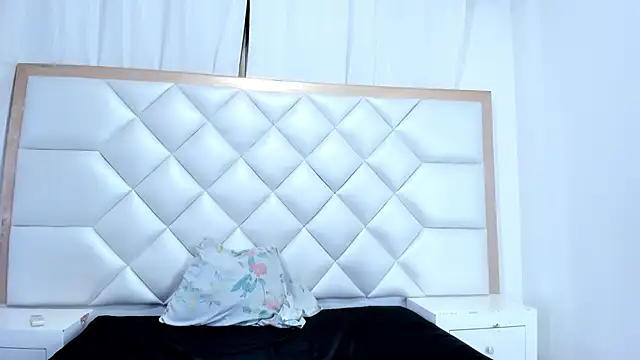 Shanelle   online show from November 3, 2025, 1:58 pm