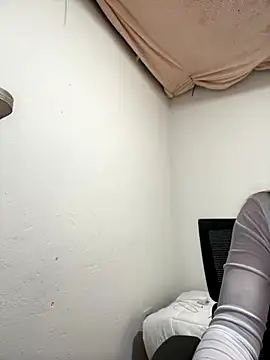 Snapshot of lilian_prada chatting on November 4, 2025, 7:28 pm lilian prada online show from November 4, 2025, 7:28 pm