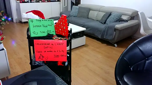 sarametisse26 online show from December 2, 2025, 7:32 am