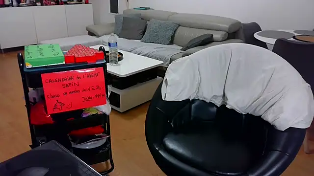 sarametisse26 online show from December 19, 2025, 7:11 am