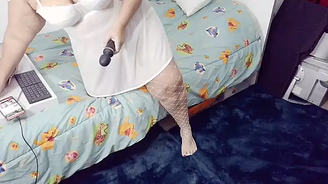 alejandraxxz online show from November 28, 2025, 8:42 pm