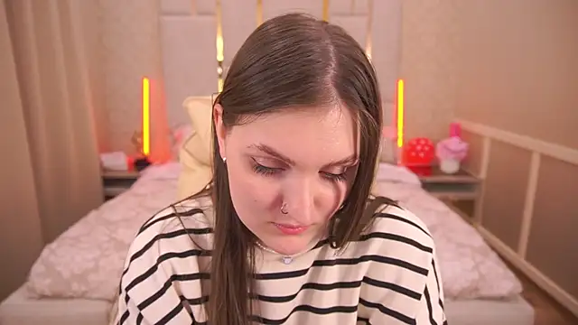 Snapshot of EmmyCharmm chatting on March 6, 2025, 12:52 pm EmmyCharmm online show from March 6, 2025, 12:52 pm