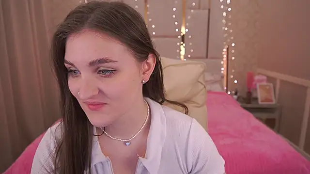 Snapshot of EmmyCharmm chatting on September 15, 2025, 5:52 am EmmyCharmm online show from September 15, 2025, 5:52 am