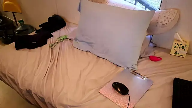 xxpixeyxx online show from November 9, 2025, 1:15 pm