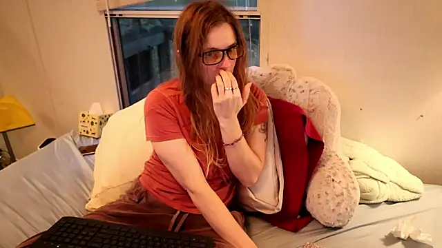 xxpixeyxx online show from October 28, 2025, 2:05 pm