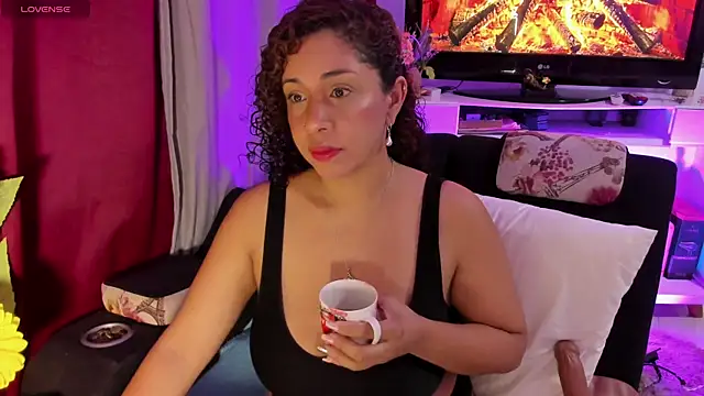 Snapshot of ana_sweet2 chatting on February 9, 2026, 10:02 am ana sweet2 online show from February 9, 2026, 10:02 am