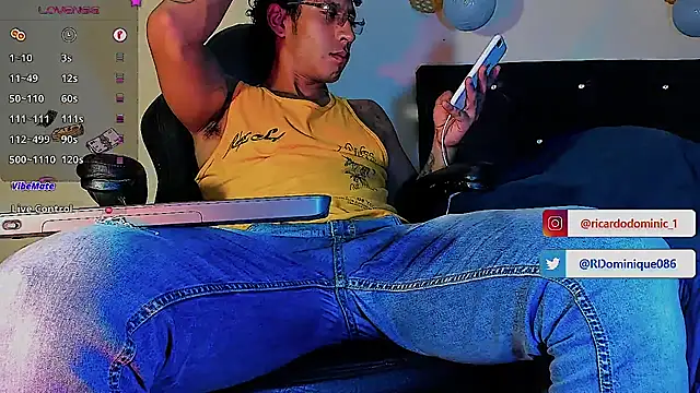 Snapshot of FuckHardlove chatting on February 28, 2025, 4:43 am FuckHardlove online show from February 28, 2025, 4:43 am
