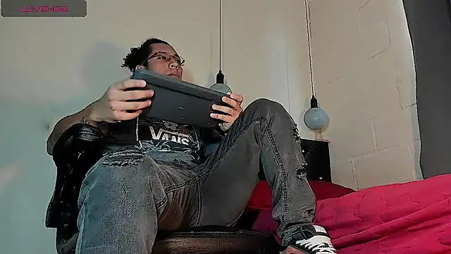 Snapshot of FuckHardlove chatting on September 23, 2025, 6:37 pm FuckHardlove online show from September 23, 2025, 6:37 pm