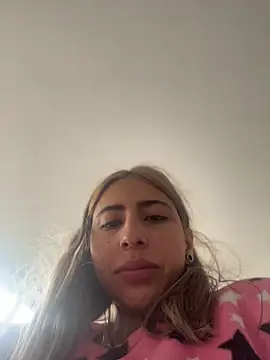 Snapshot of Ameellie chatting on July 2, 2026, 2:23 pm Ameellie online show from July 2, 2026, 2:23 pm