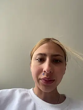 Snapshot of Ameellie chatting on June 25, 2026, 3:28 pm Ameellie online show from June 25, 2026, 3:28 pm