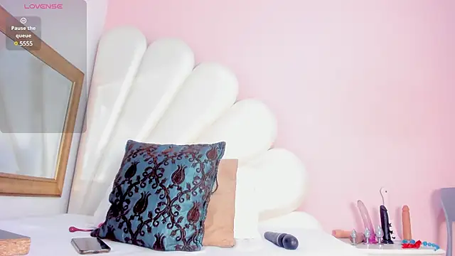 Letizia West  online show from February 26, 2025, 8:28 am