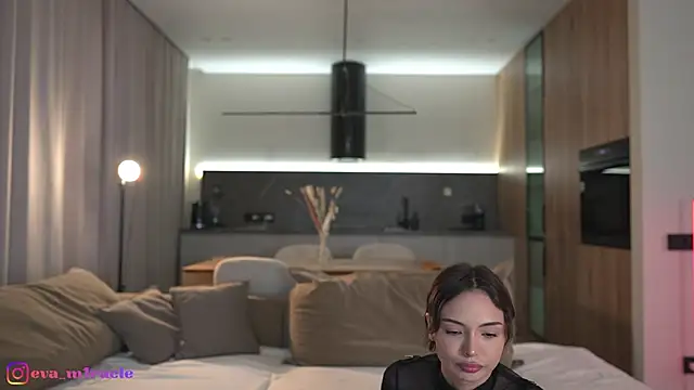 Snapshot of eva_m1racle_ chatting on June 10, 2026, 7:04 pm eva m1racle online show from June 10, 2026, 7:04 pm