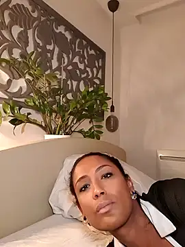 Snapshot of ShanialaFrancaise chatting on September 25, 2025, 8:42 am ShanialaFrancaise online show from September 25, 2025, 8:42 am