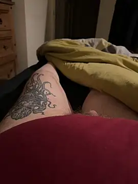 Snapshot of chatting on November 18, 2025, 9:40 pm online show from November 18, 2025, 9:40 pm