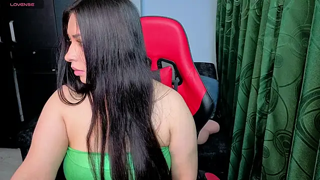 charlotee lovee69 online show from March 19, 2026, 4:01 am