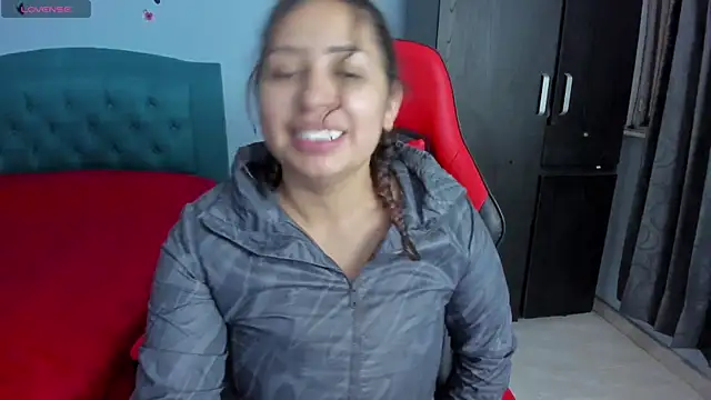 charlotee lovee69 online show from February 18, 2025, 11:30 pm