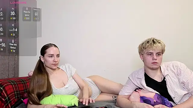 Emily and Ilumi online show from March 13, 2026, 9:42 pm