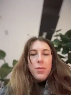 Snapshot of MommmyYummy chatting on December 5, 2025, 10:58 am MommmyYummy online show from December 5, 2025, 10:58 am