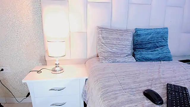 Snapshot of andrea_alvarz chatting on December 16, 2025, 4:50 am andrea alvarz online show from December 16, 2025, 4:50 am