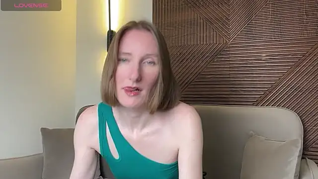 Snapshot of MonikaBos chatting on April 29, 2026, 9:10 pm MonikaBos online show from April 29, 2026, 9:10 pm
