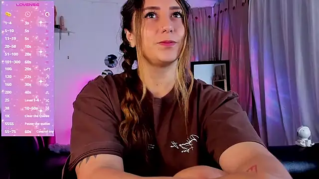 Snapshot of Natasha_Wilde_ chatting on July 1, 2026, 11:49 pm Natasha Wilde online show from July 1, 2026, 11:49 pm