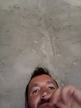 Snapshot of florin421 chatting on April 26, 2026, 6:32 am florin421 online show from April 26, 2026, 6:32 am