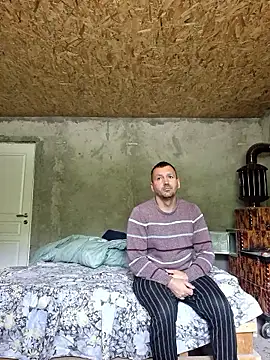 Snapshot of florin421 chatting on May 14, 2026, 10:23 am florin421 online show from May 14, 2026, 10:23 am