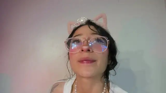 Cloe Leee online show from March 8, 2025, 8:33 am