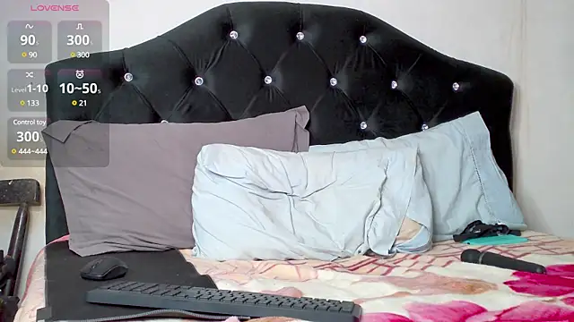 Snapshot of nonawhitemm chatting on February 17, 2025, 8:19 am nonawhitemm online show from February 17, 2025, 8:19 am