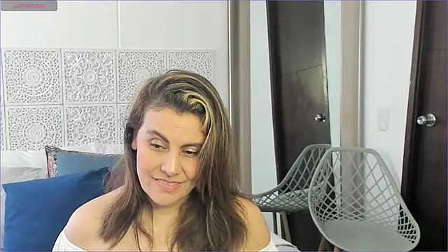 V monse online show from February 15, 2025, 7:06 pm