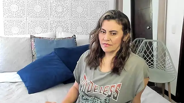 V monse online show from February 21, 2025, 8:16 pm