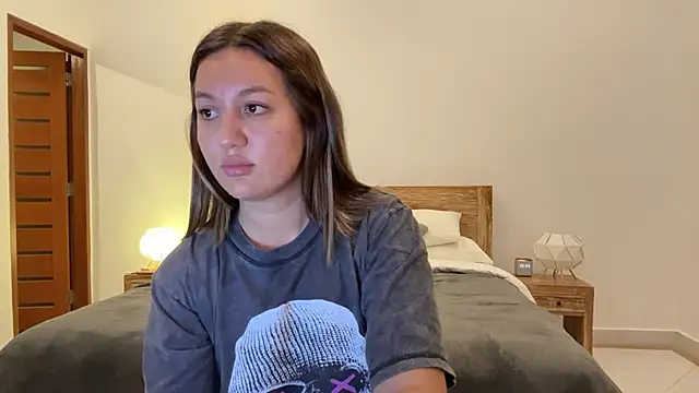 Nelly Fischer online show from September 15, 2025, 3:34 pm