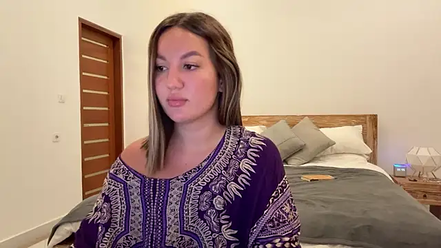 Nelly Fischer online show from September 22, 2025, 2:34 pm